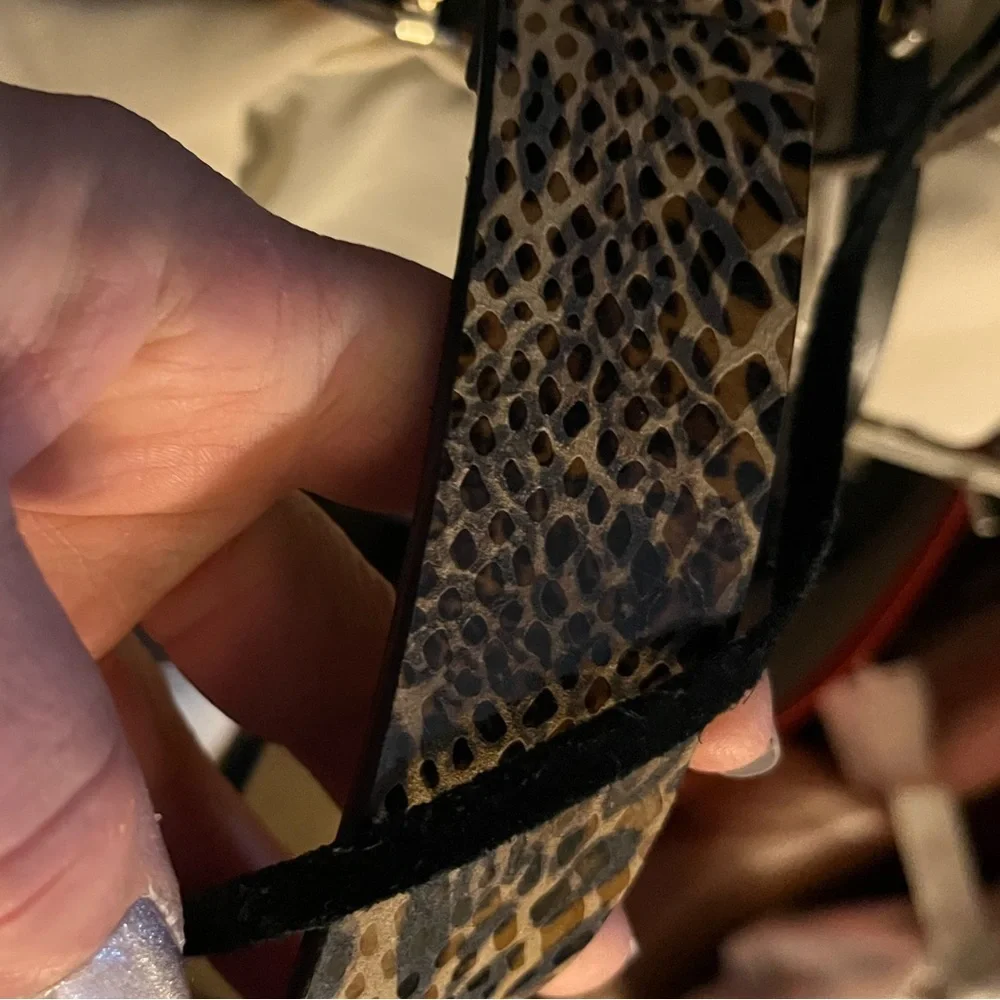 Guess Genuine Leather animal print size 1.5” silver hardware G w/rhinestones
